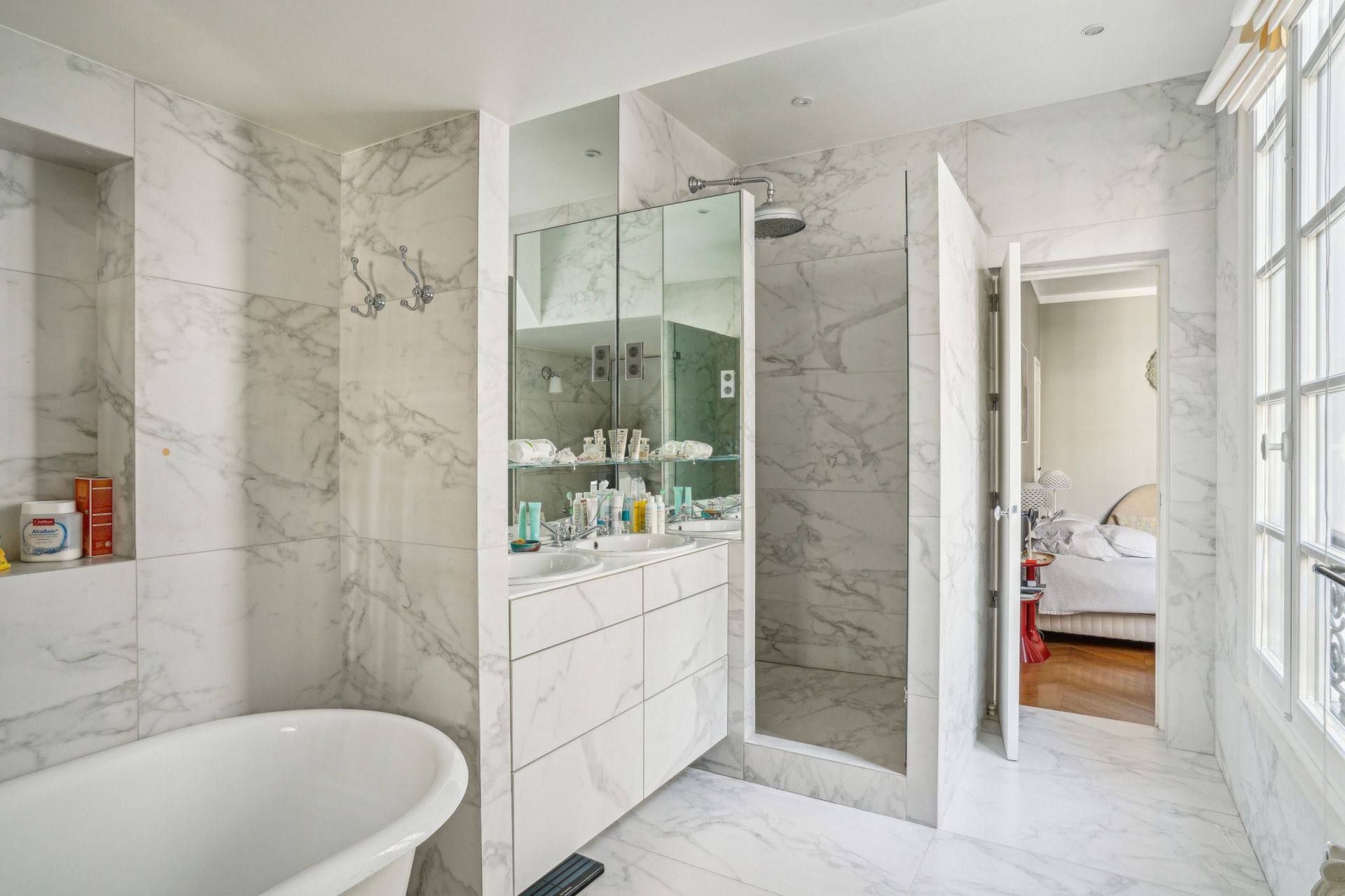 apartment 6 Rooms for sale on PARIS (75007)