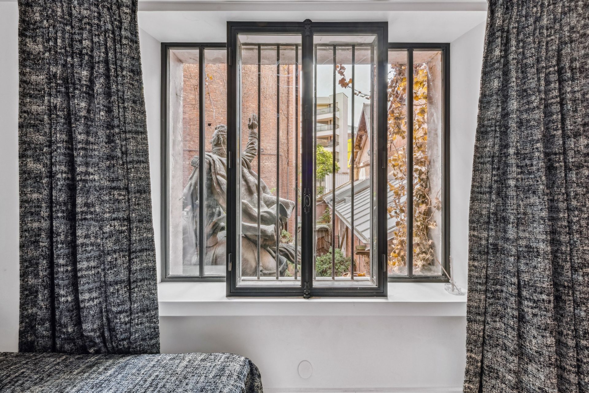 apartment 5 Rooms for sale on PARIS (75015)