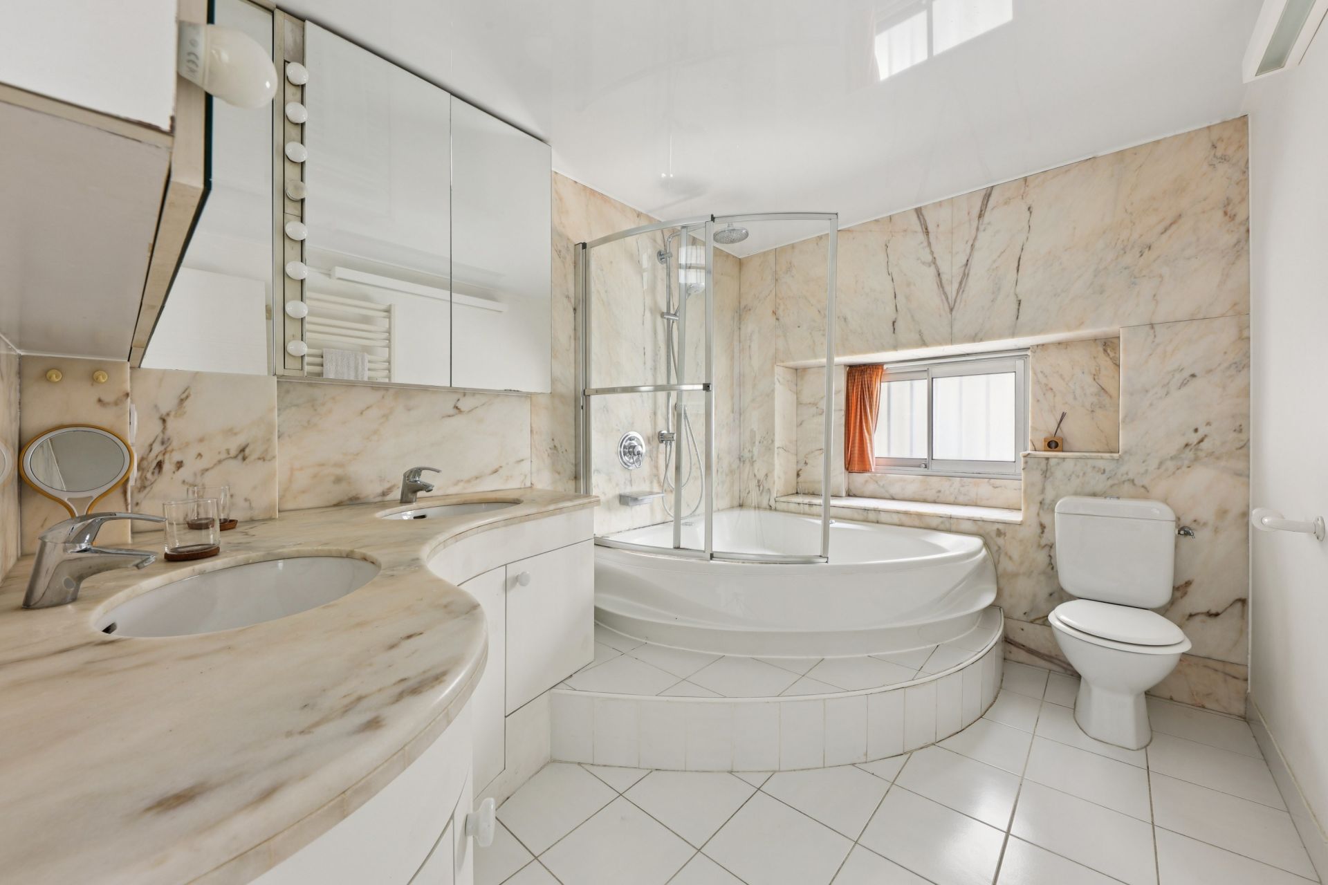 apartment 5 Rooms for sale on PARIS (75015)