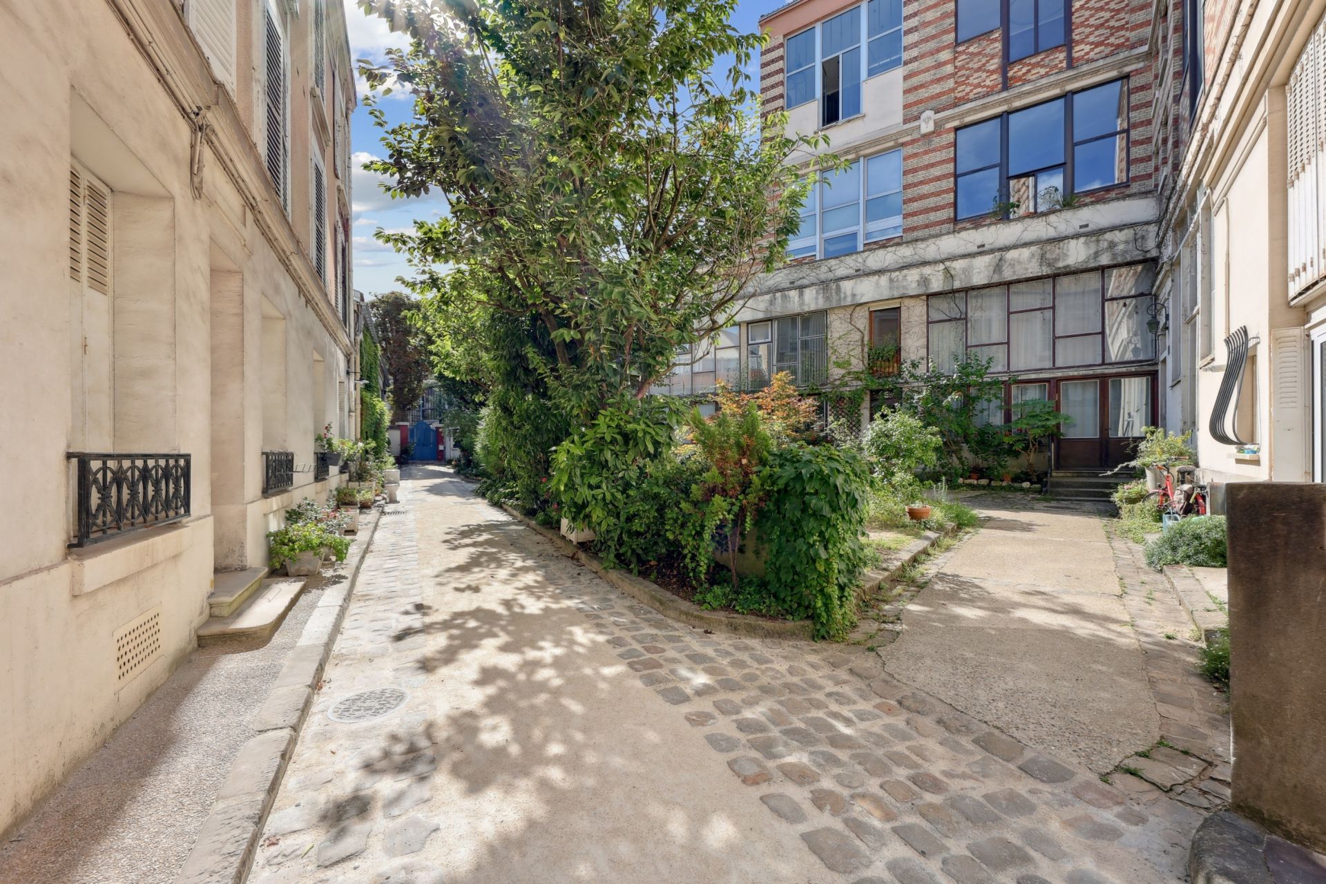 apartment 5 Rooms for sale on PARIS (75015)