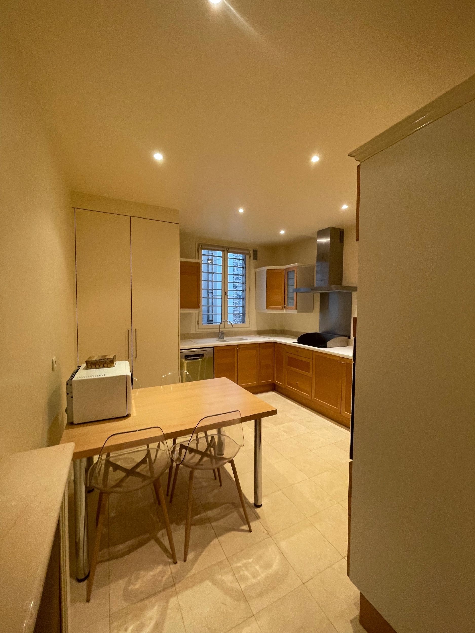 apartment 3 Rooms for rent on PARIS (75008)