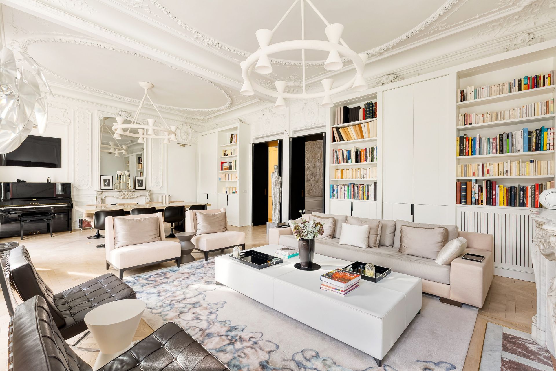 apartment 5 Rooms for sale on PARIS (75008)