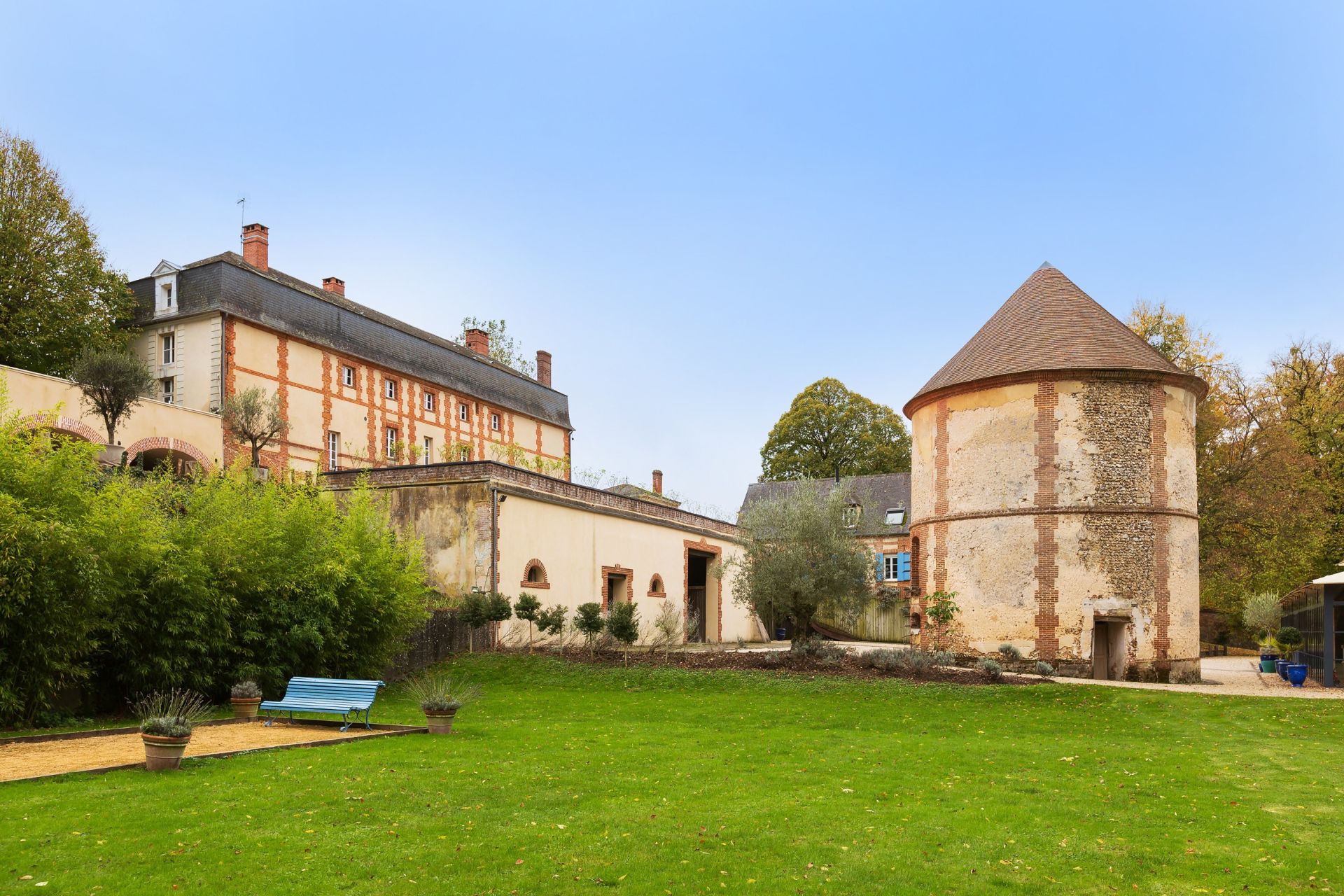 hunting estate 20 Rooms for sale on MONTCHEVREUIL (60240)