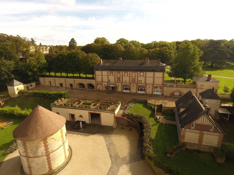 hunting estate 20 Rooms for sale on MONTCHEVREUIL (60240)