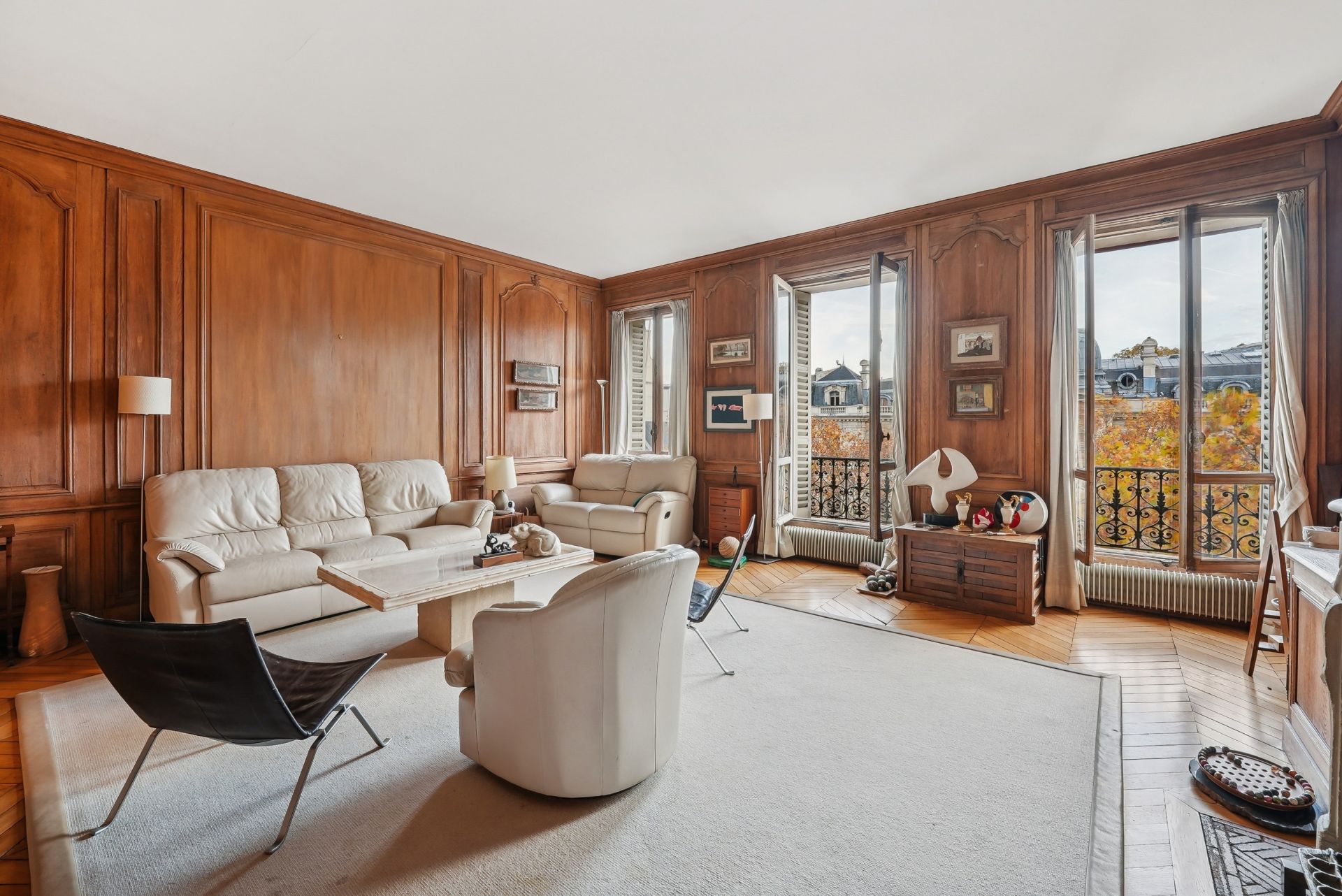 apartment 5 Rooms for sale on PARIS (75008)