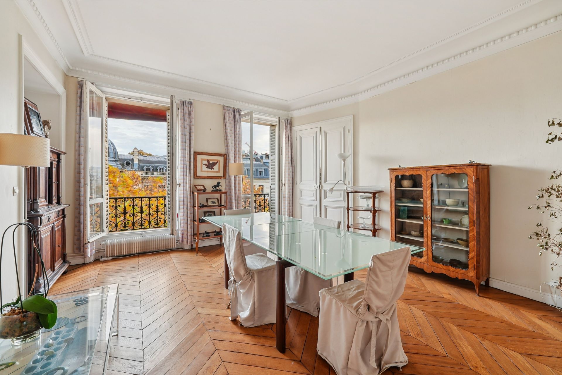 apartment 5 Rooms for sale on PARIS (75008)