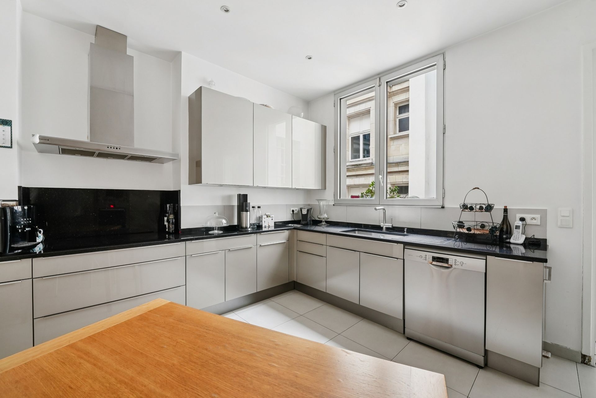 apartment 5 Rooms for sale on PARIS (75008)