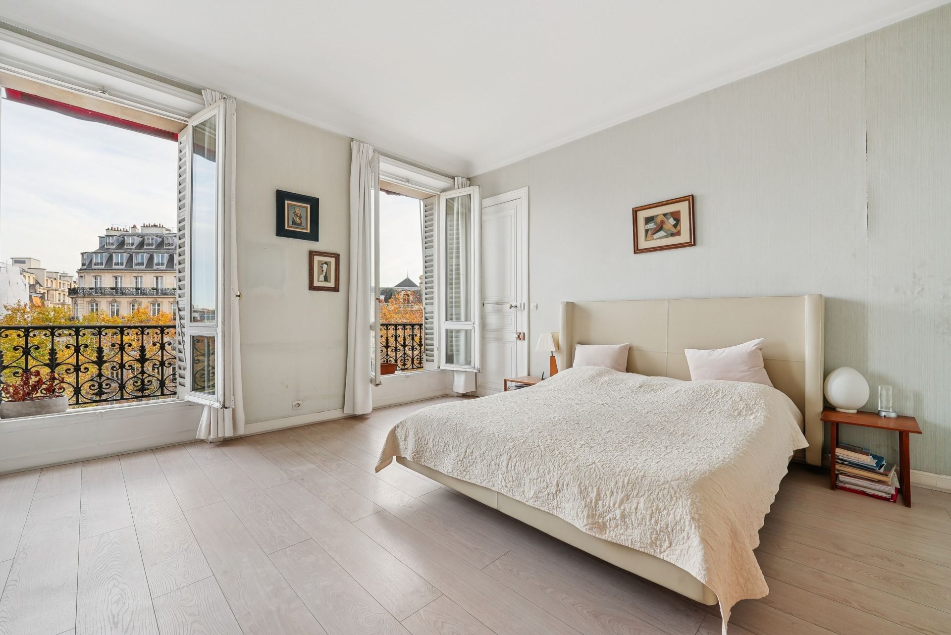 apartment 5 Rooms for sale on PARIS (75008)