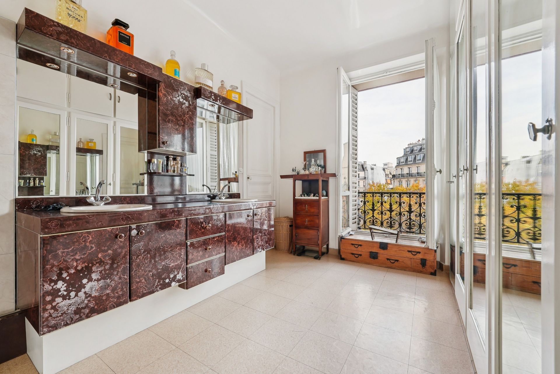 apartment 5 Rooms for sale on PARIS (75008)