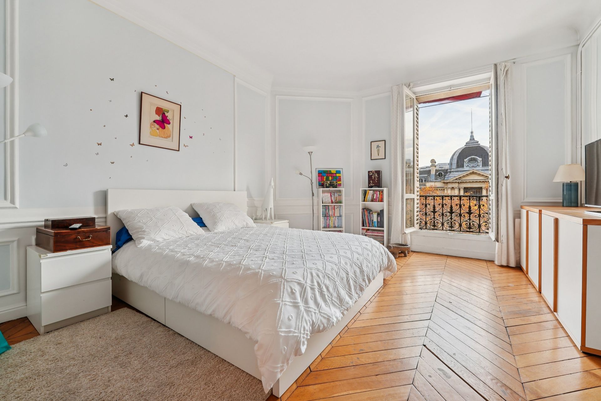 apartment 5 Rooms for sale on PARIS (75008)