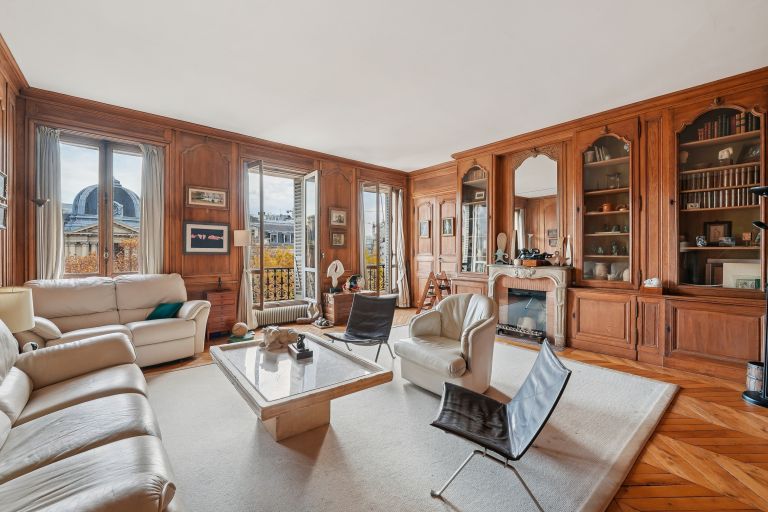 apartment 5 Rooms for sale on PARIS (75008)