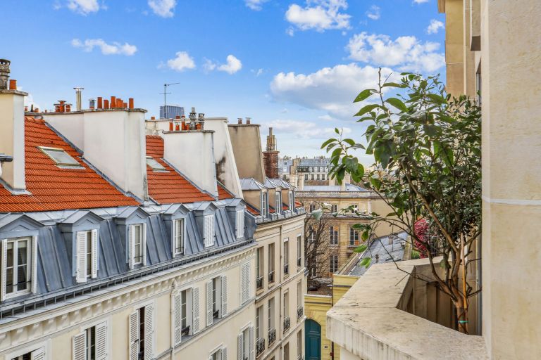 apartment 5 Rooms for sale on PARIS (75007)