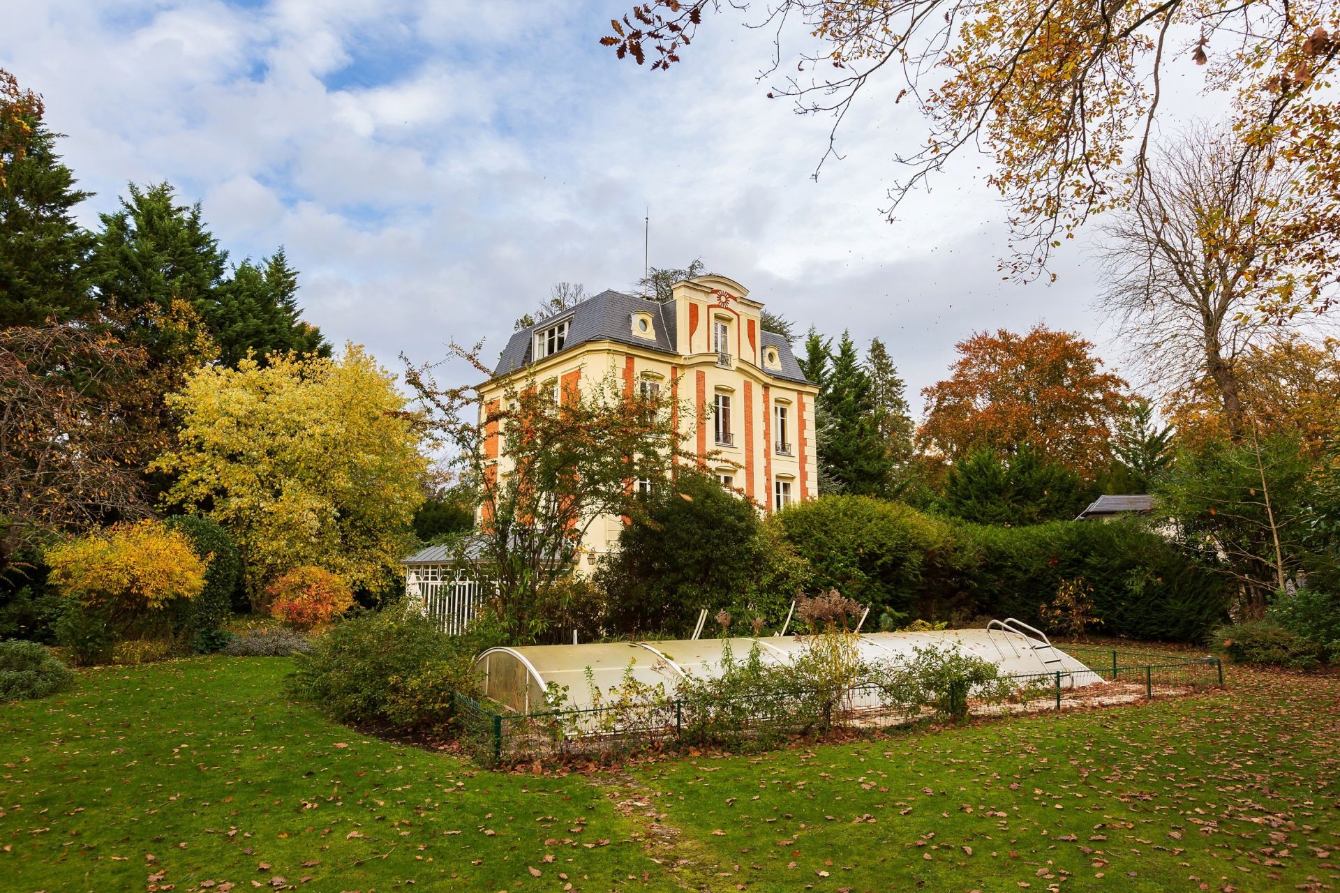 maison 12 Pièces en vente sur MARNES LA COQUETTE (92430)