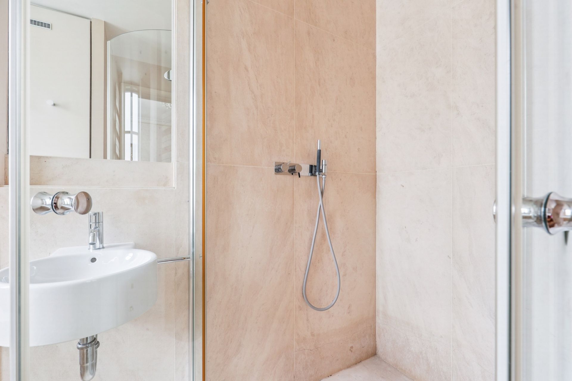 apartment 2 Rooms for sale on PARIS (75007)