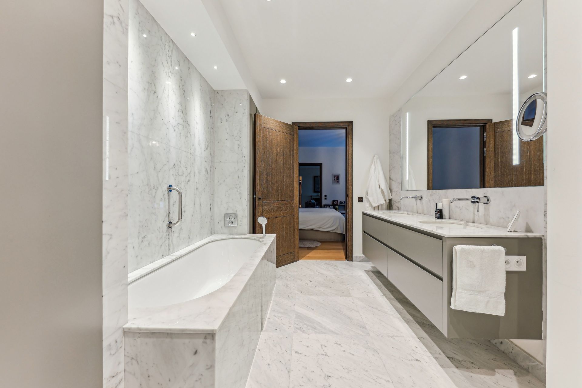 apartment 3 Rooms for sale on PARIS (75007)