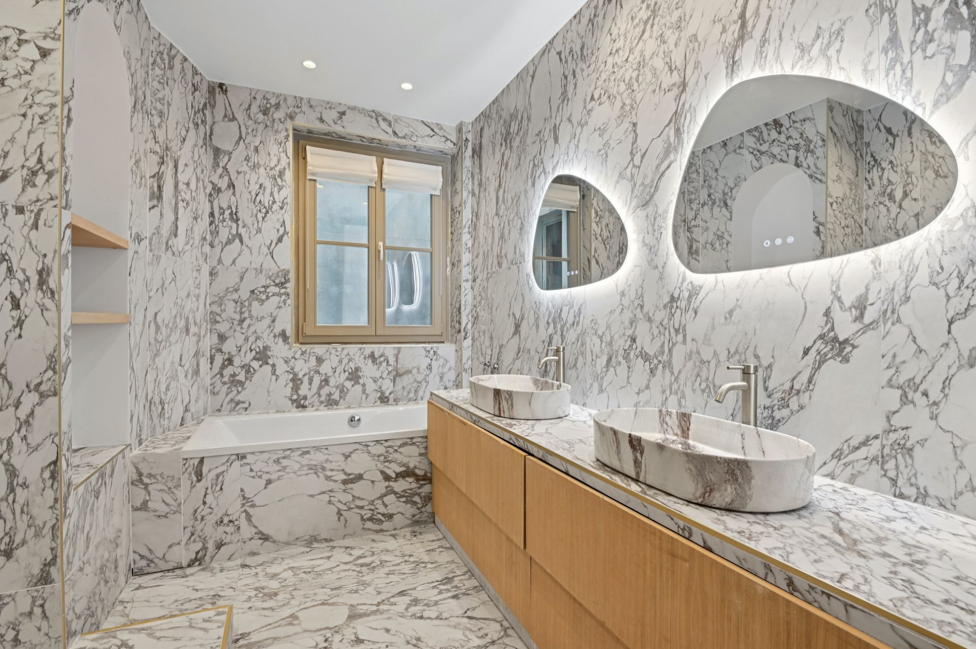 apartment 5 Rooms for sale on PARIS (75007)