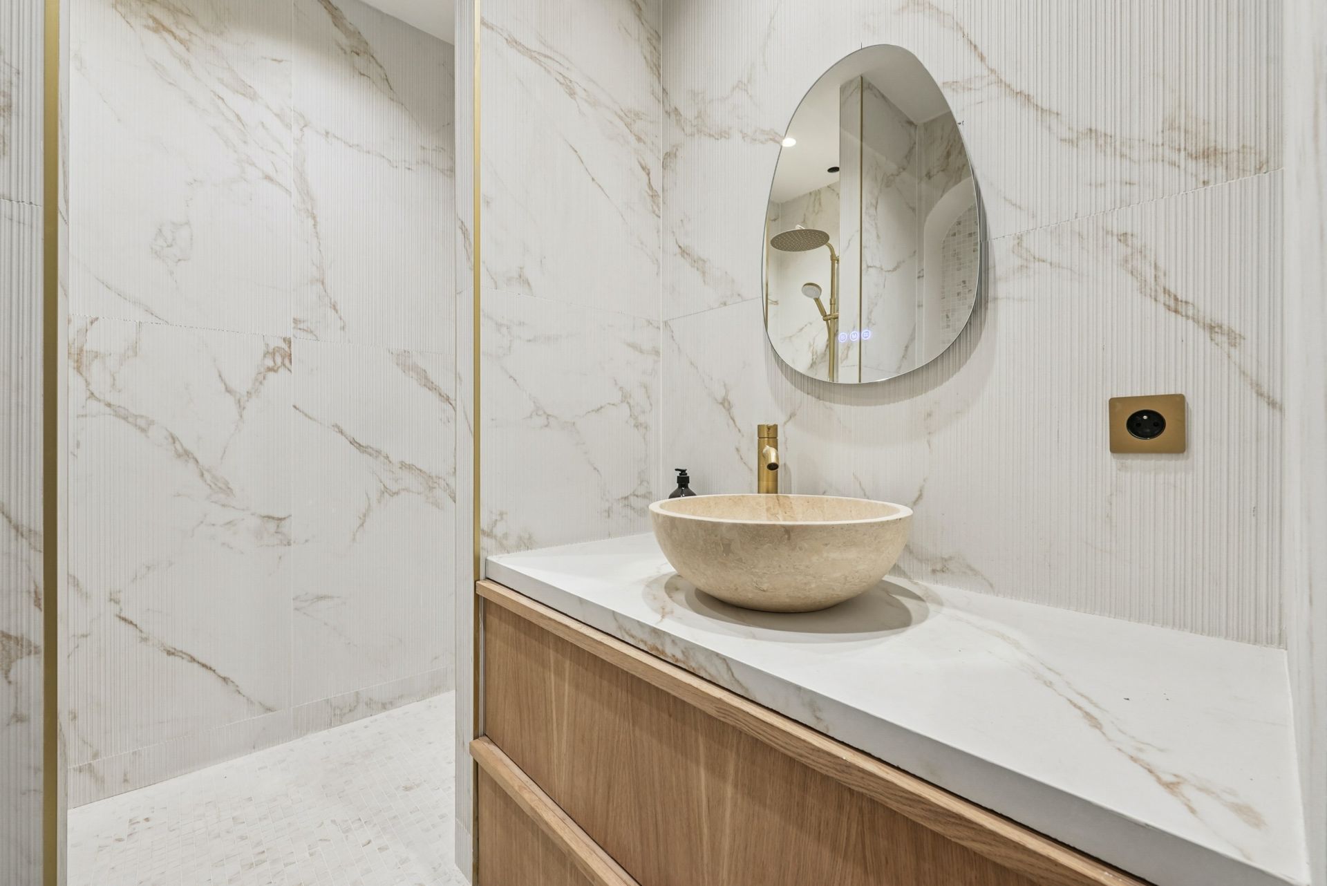 apartment 5 Rooms for sale on PARIS (75007)