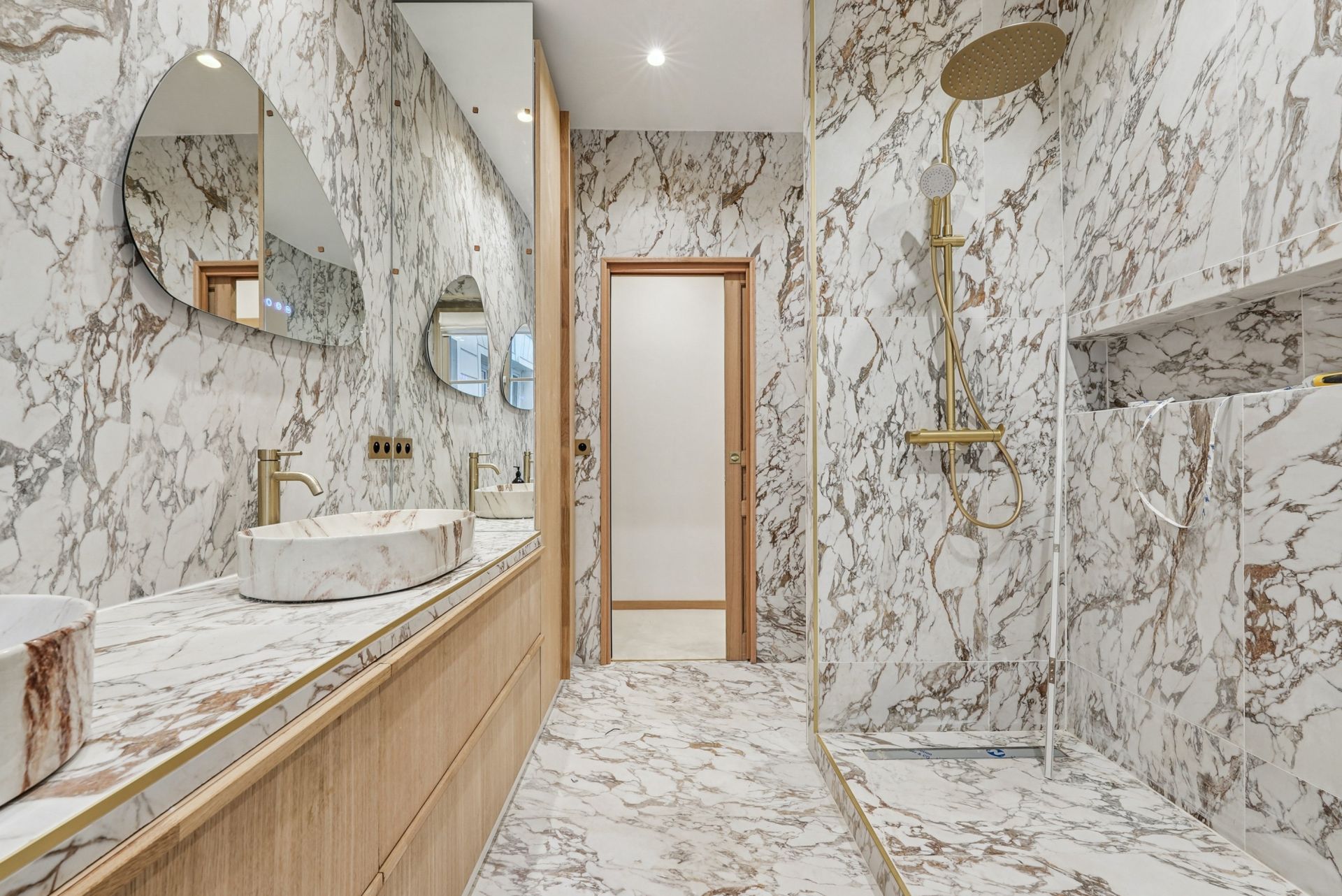 apartment 5 Rooms for sale on PARIS (75007)