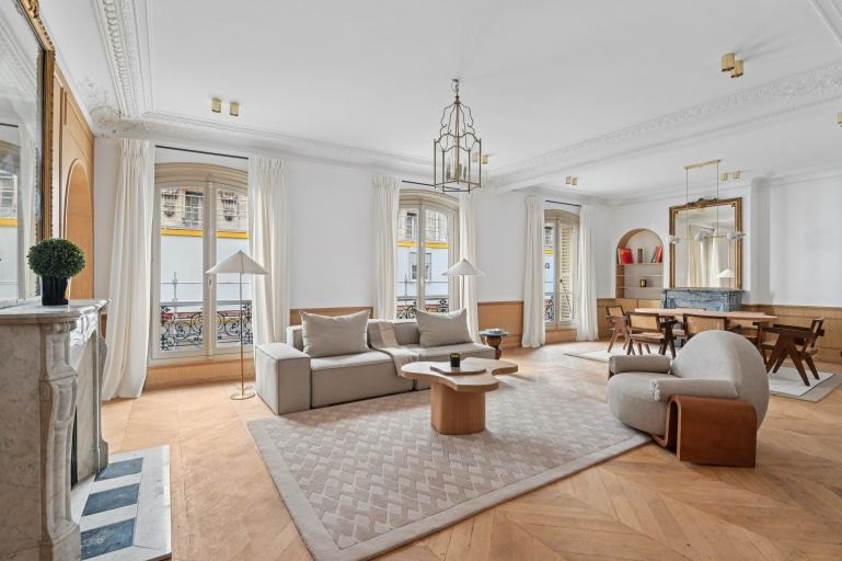 apartment 5 Rooms for sale on PARIS (75007)