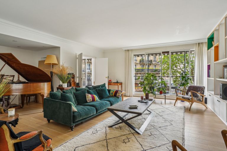 apartment 5 Rooms for sale on PARIS (75016)