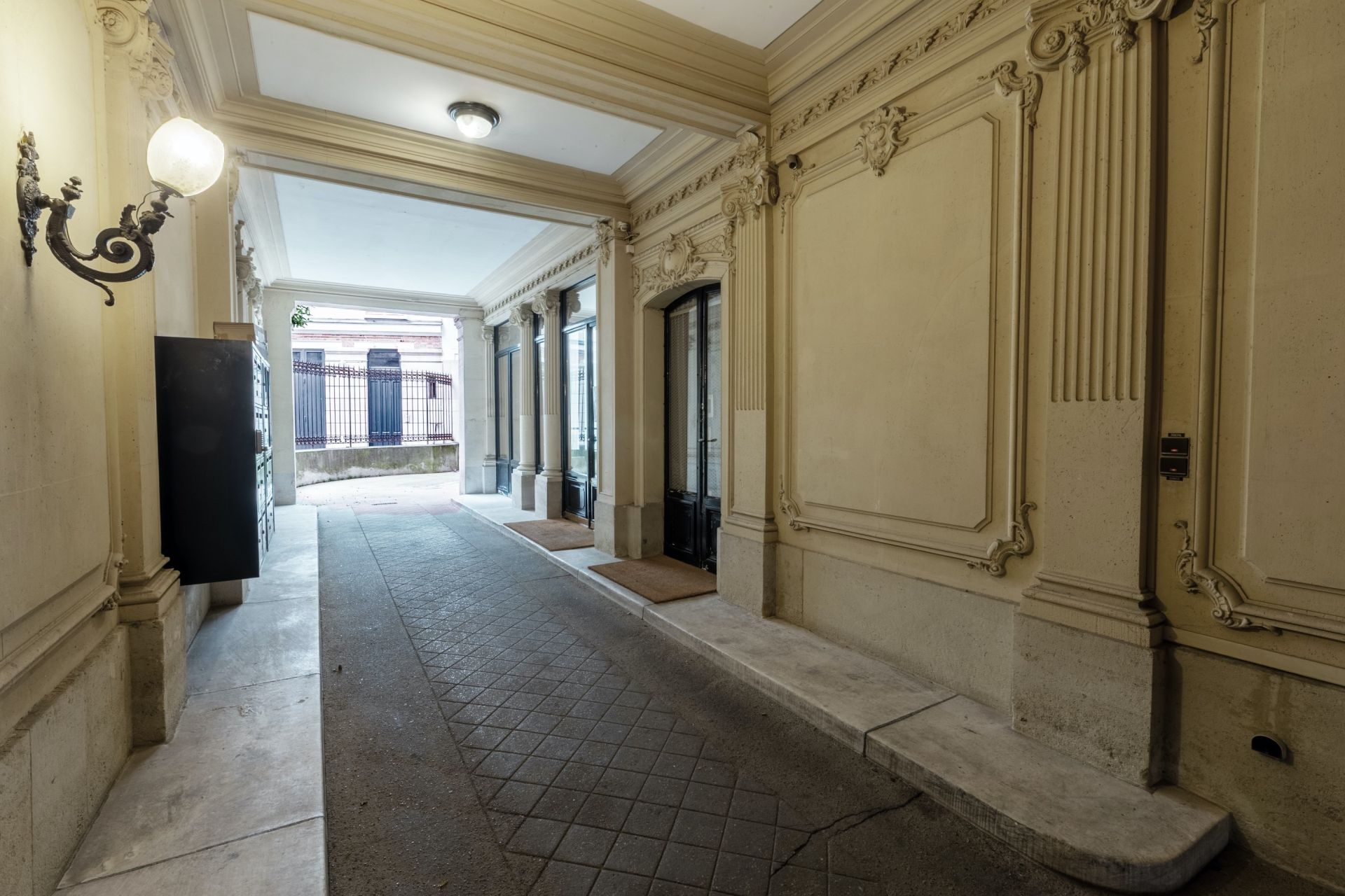 apartment 7 Rooms for sale on PARIS (75007)