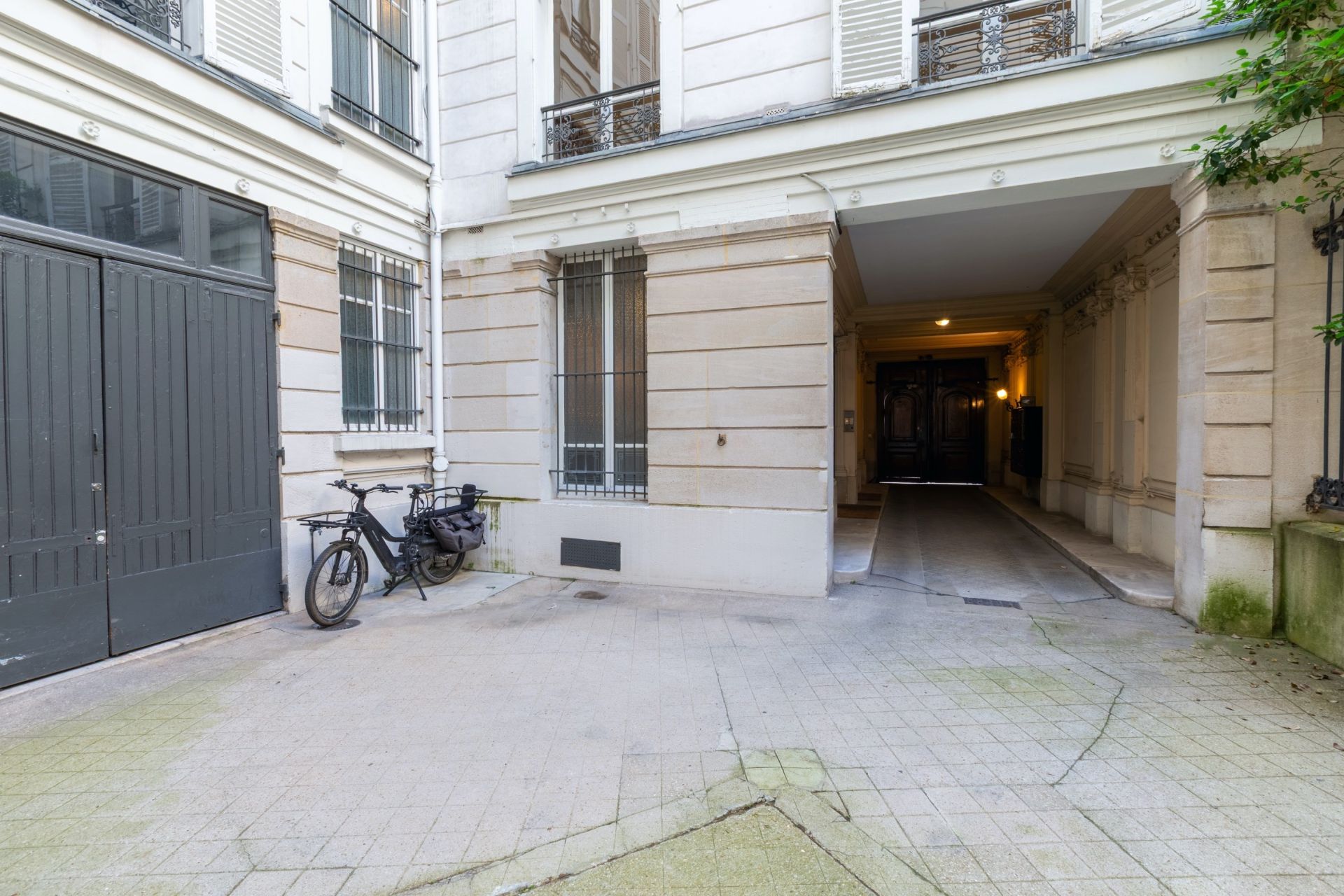 apartment 7 Rooms for sale on PARIS (75007)
