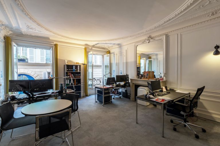 apartment 7 Rooms for sale on PARIS (75007)