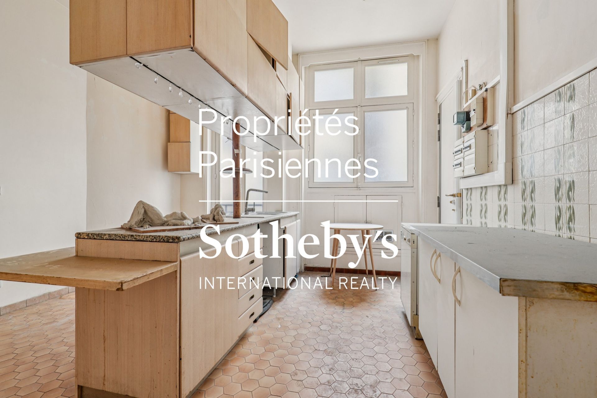 apartment 7 Rooms for sale on PARIS (75116)