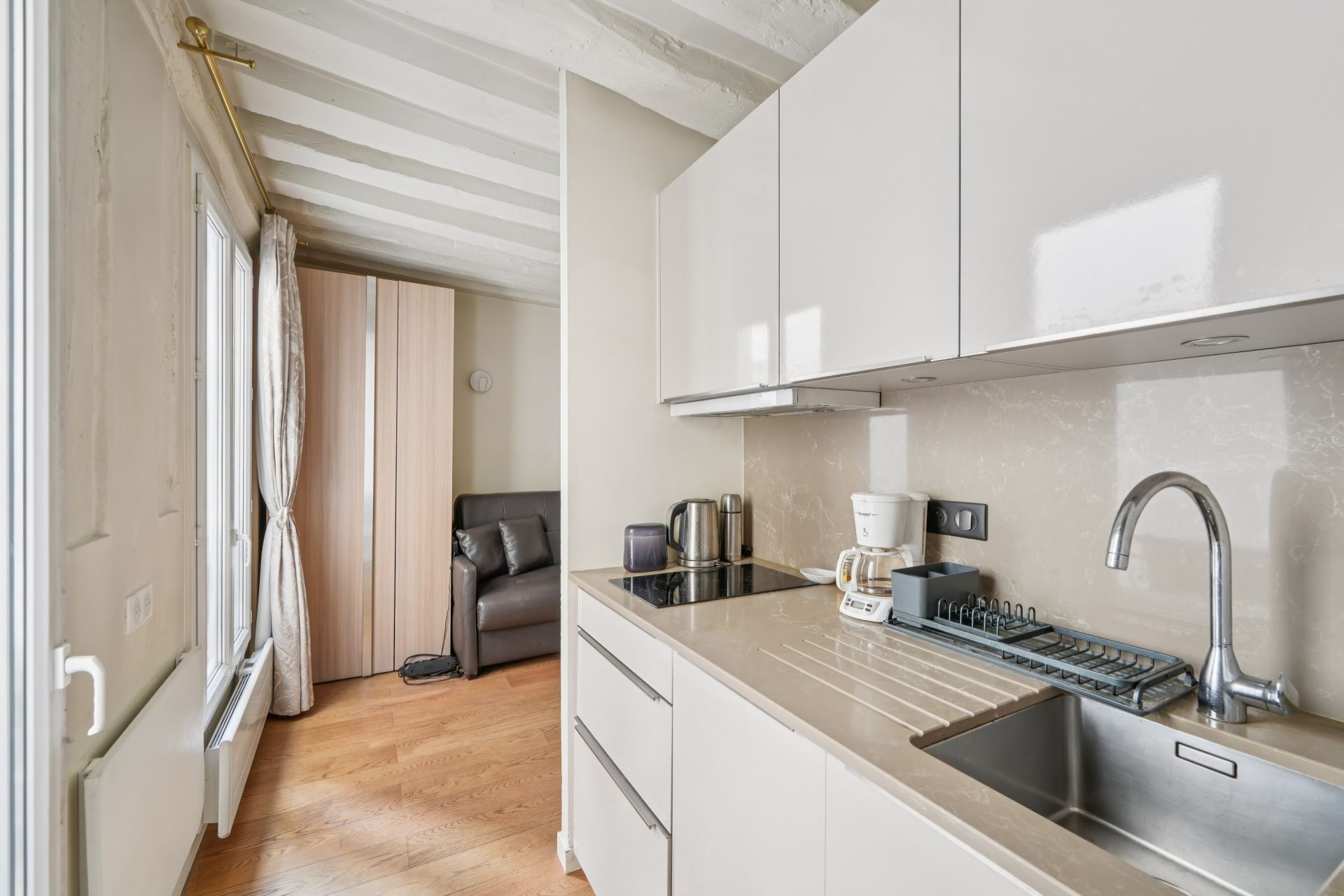 studio for sale on PARIS (75007)