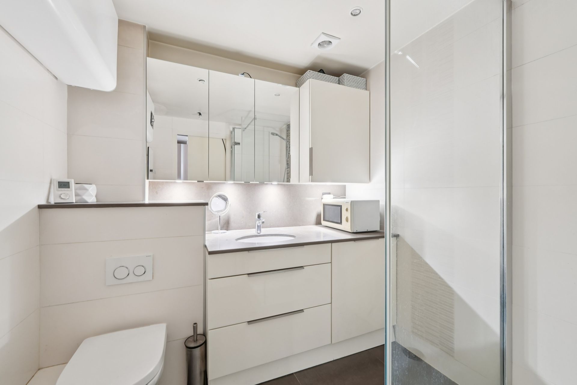 studio for sale on PARIS (75007)