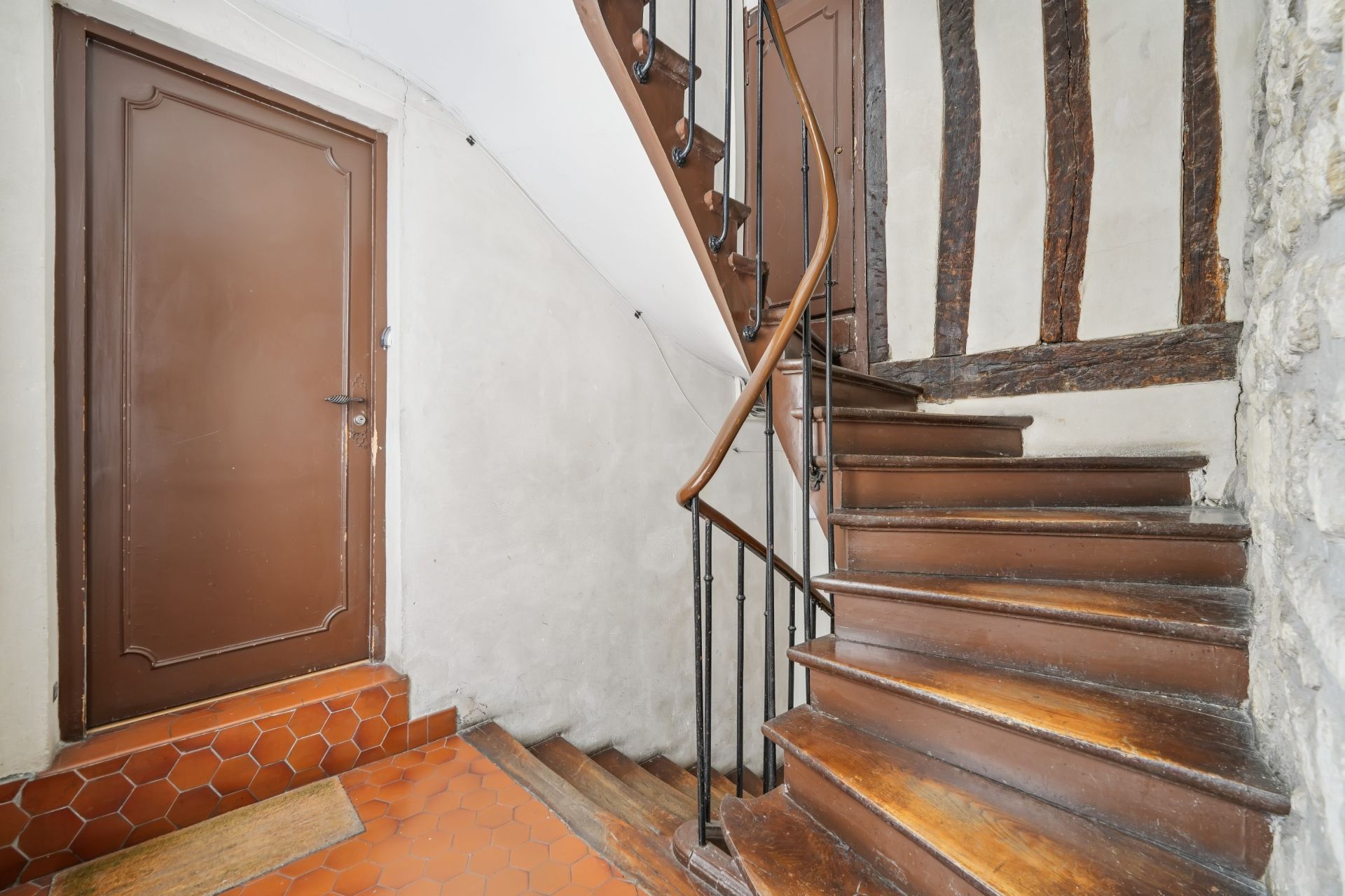 studio for sale on PARIS (75007)