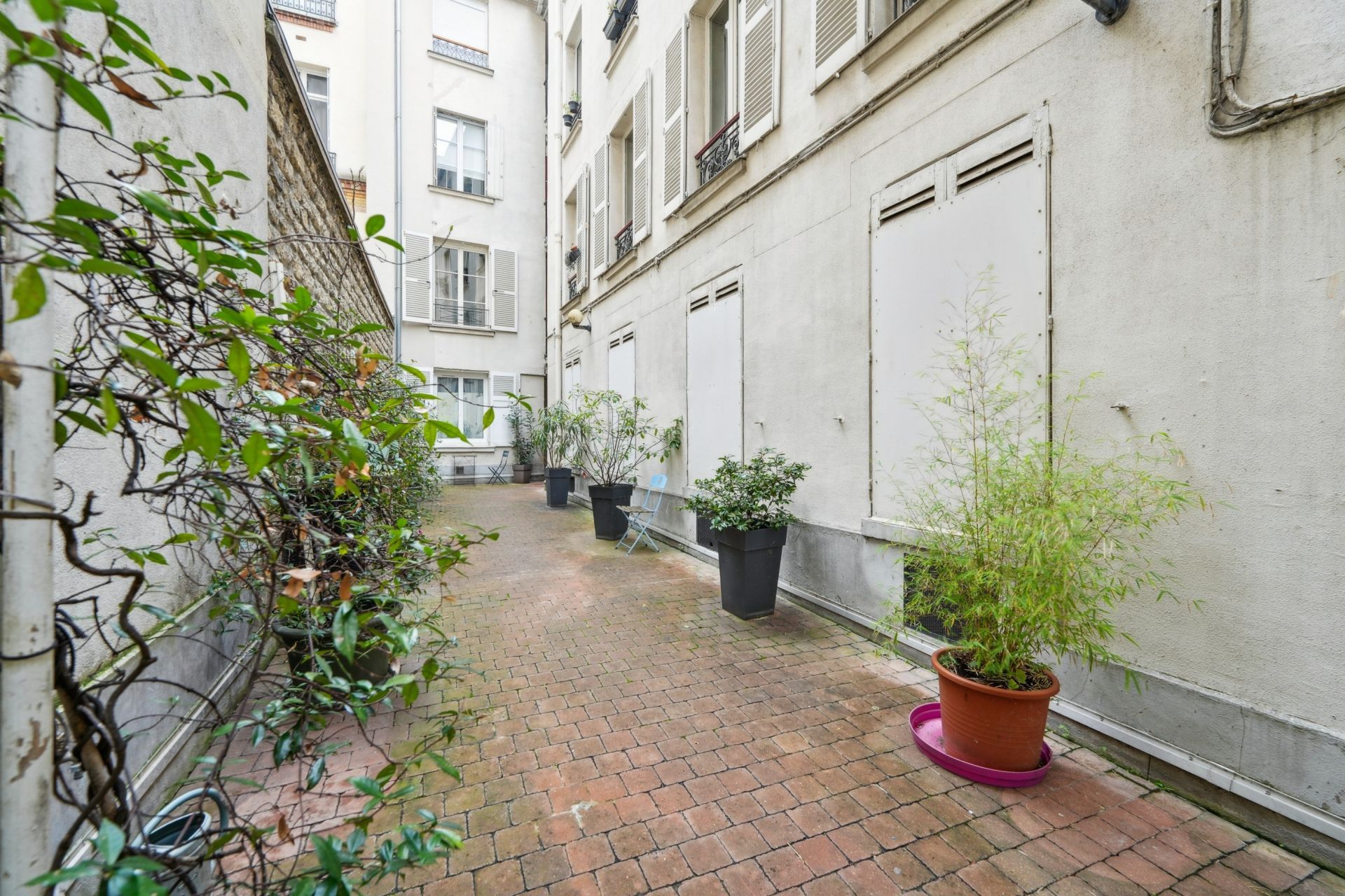 studio for sale on PARIS (75007)