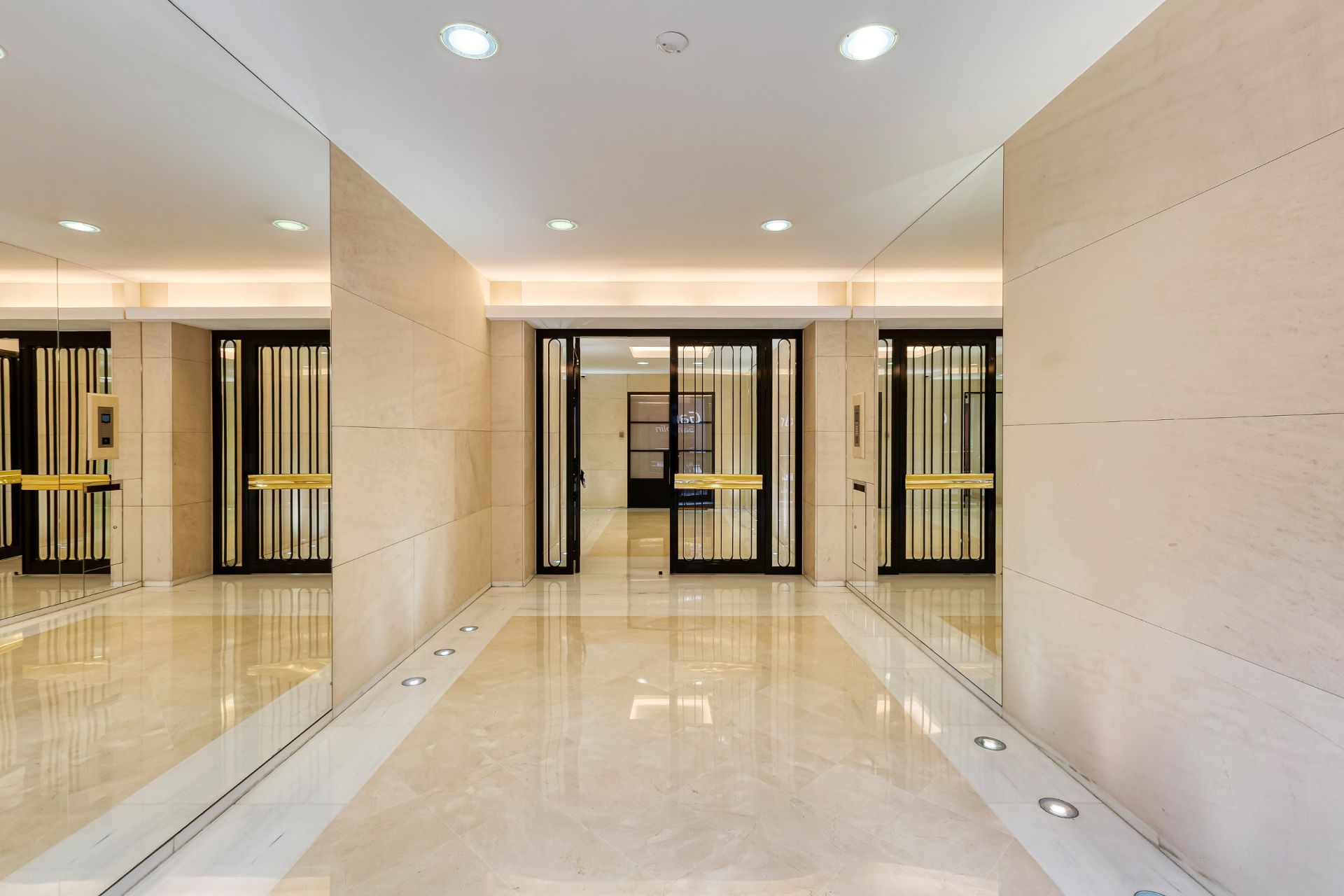 apartment 2 Rooms for sale on PARIS (75008)