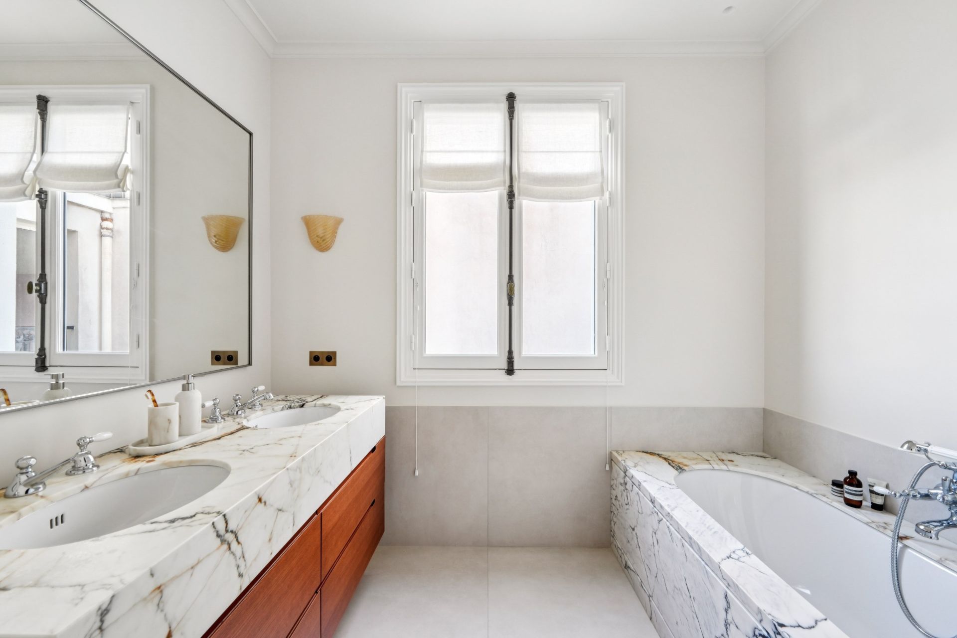 apartment 6 Rooms for sale on PARIS (75006)