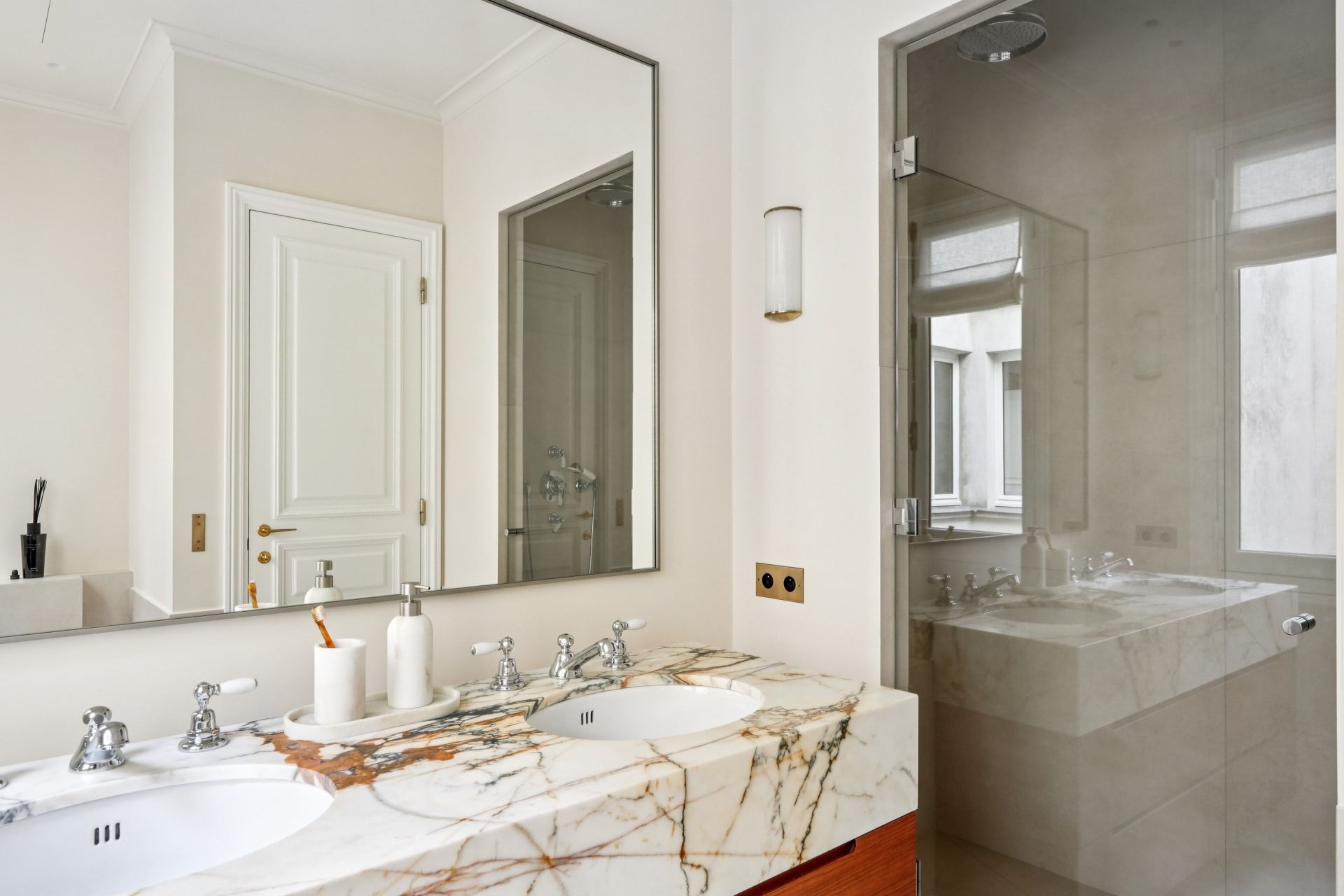 apartment 6 Rooms for sale on PARIS (75006)