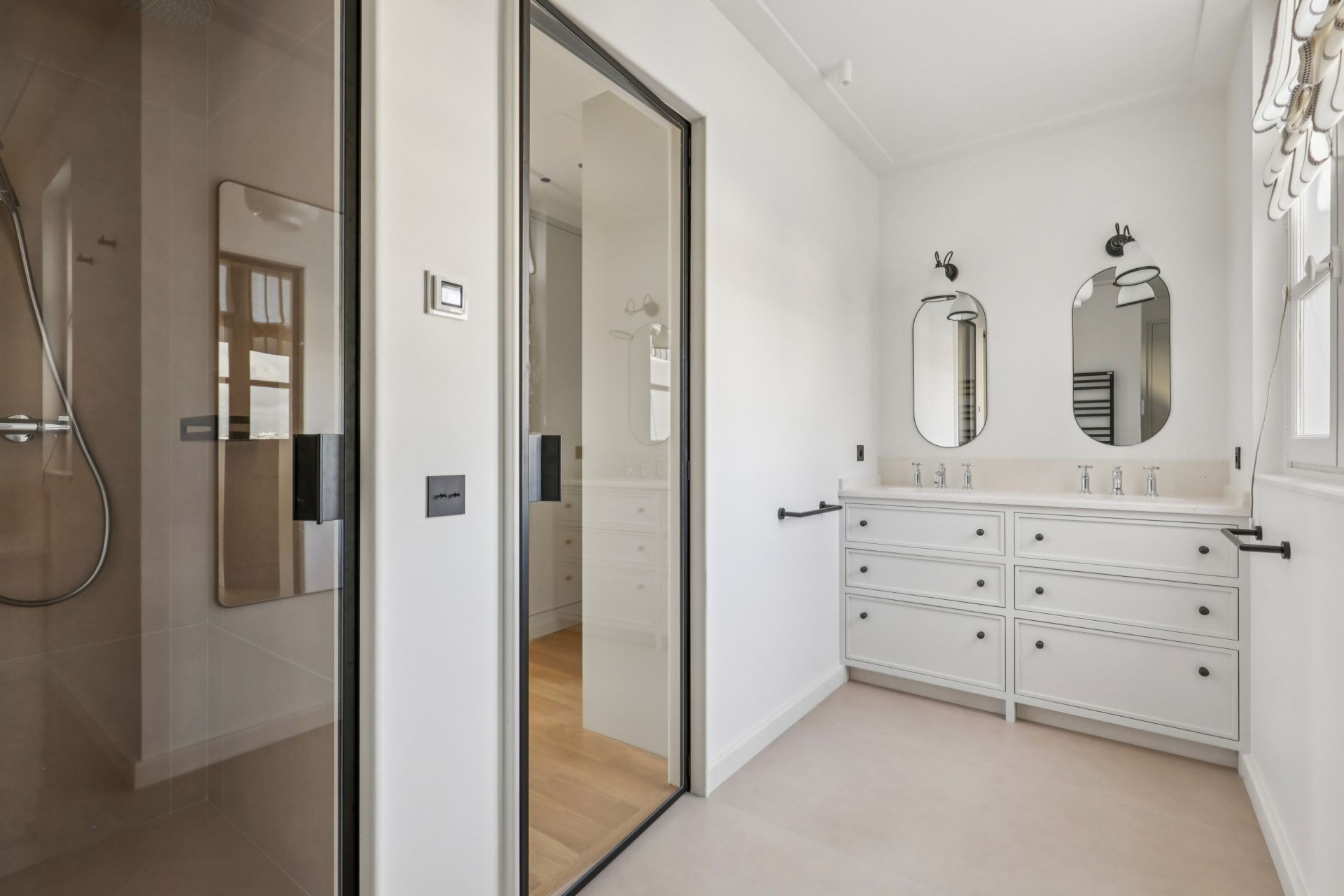 apartment 5 Rooms for rent on PARIS (75007)