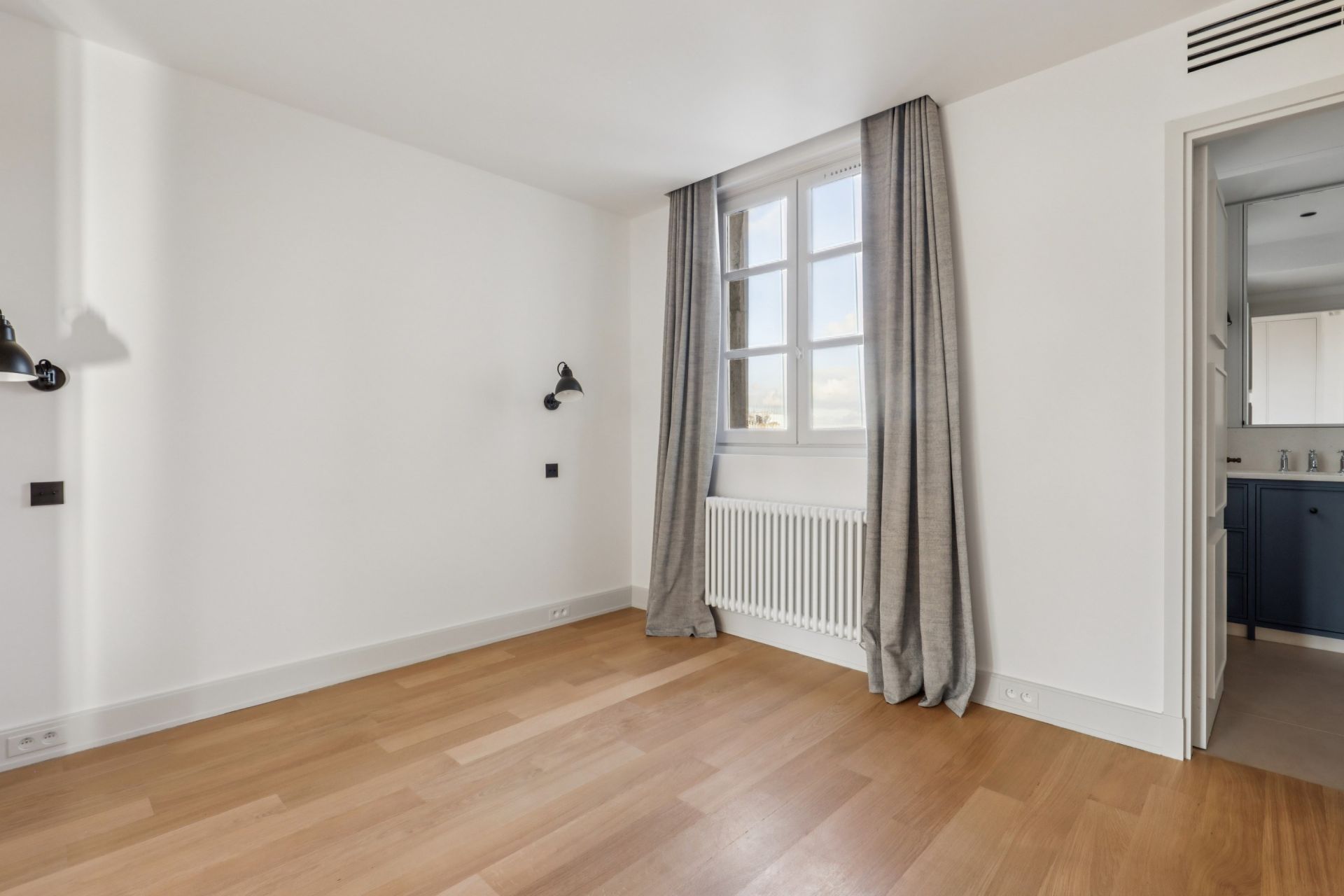 apartment 5 Rooms for rent on PARIS (75007)