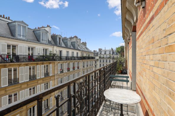 Vente Appartement Paris 9 4&nbsp;Pièces 65&nbsp;m²
