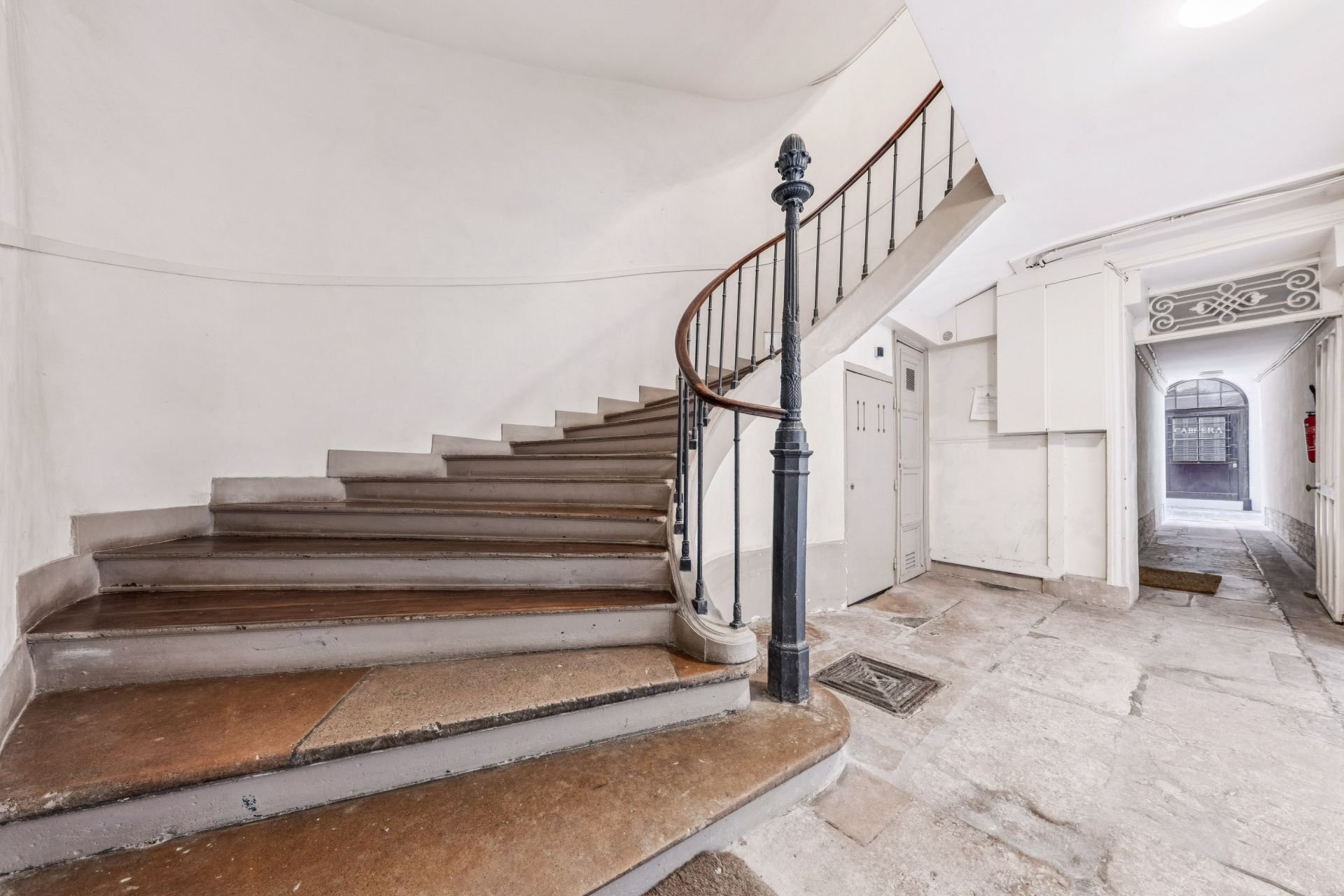 studio for sale on PARIS (75006)