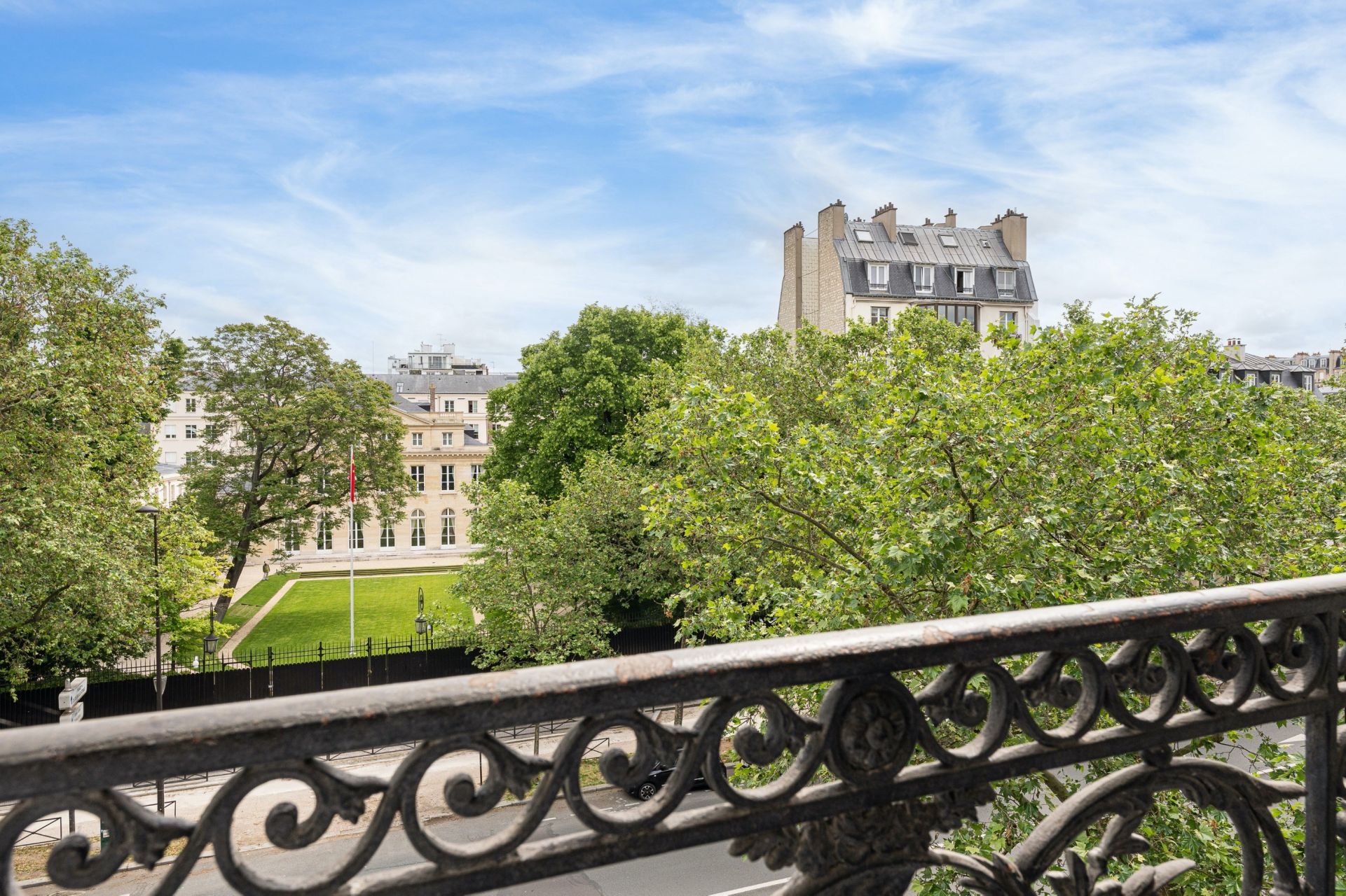 apartment 5 Rooms for sale on PARIS (75007)