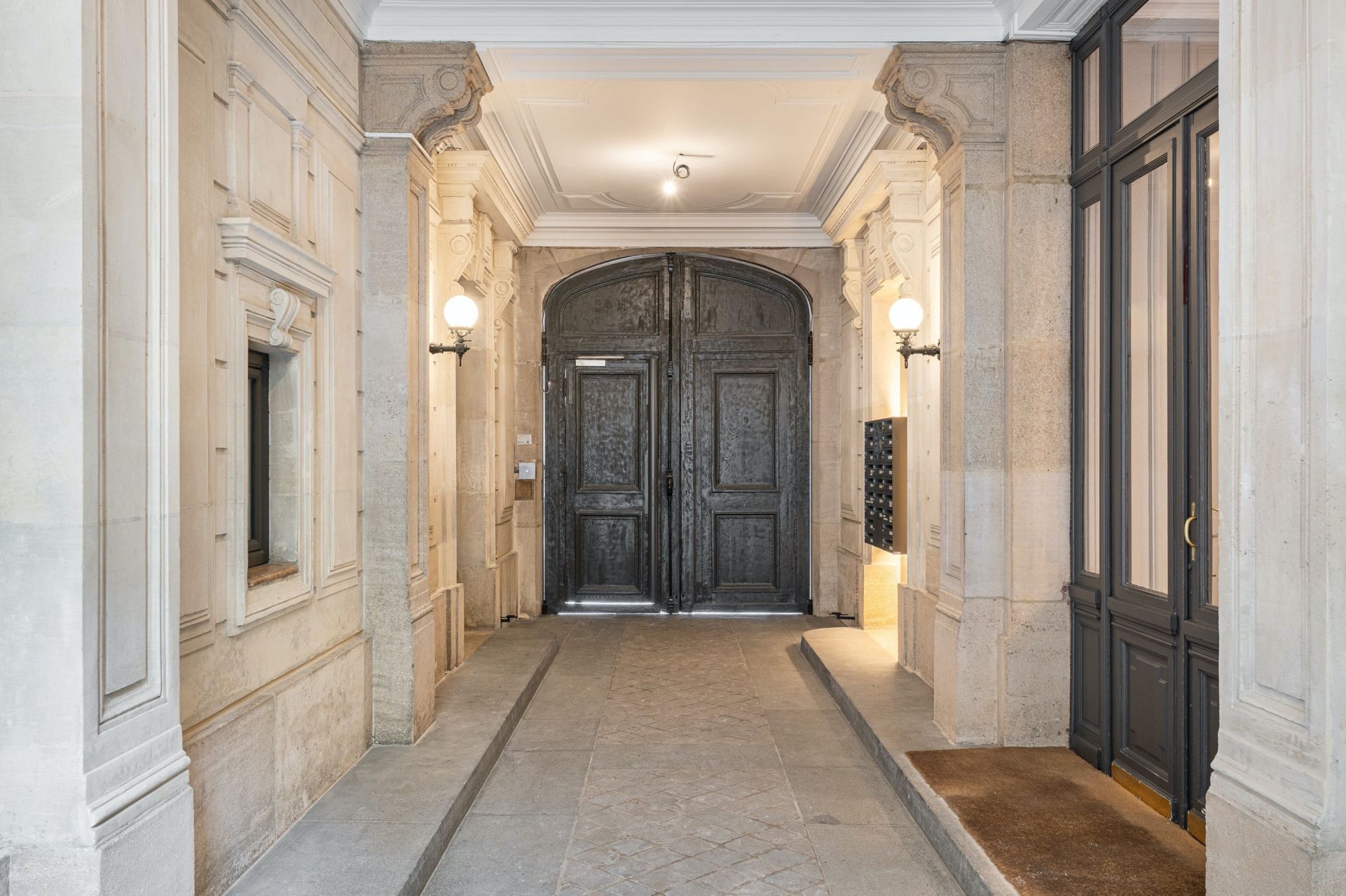 apartment 5 Rooms for sale on PARIS (75007)