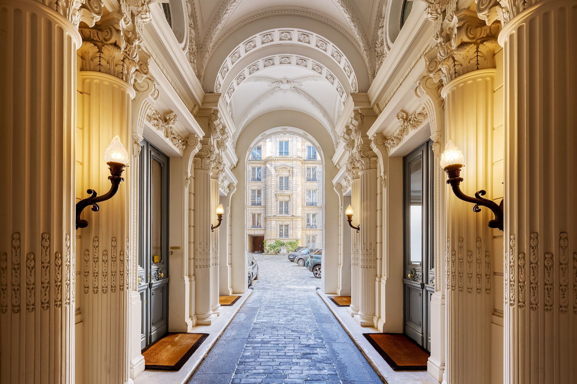 apartment 8 Rooms for sale on PARIS (75008)