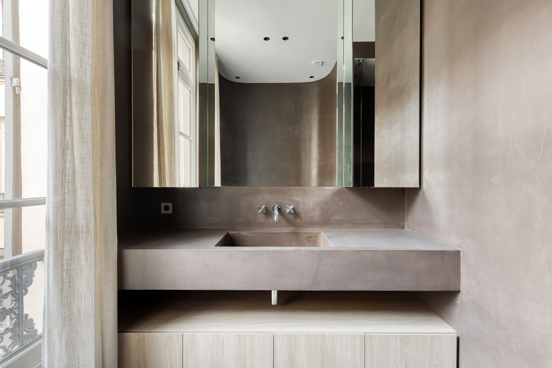 apartment 5 Rooms for sale on PARIS (75007)