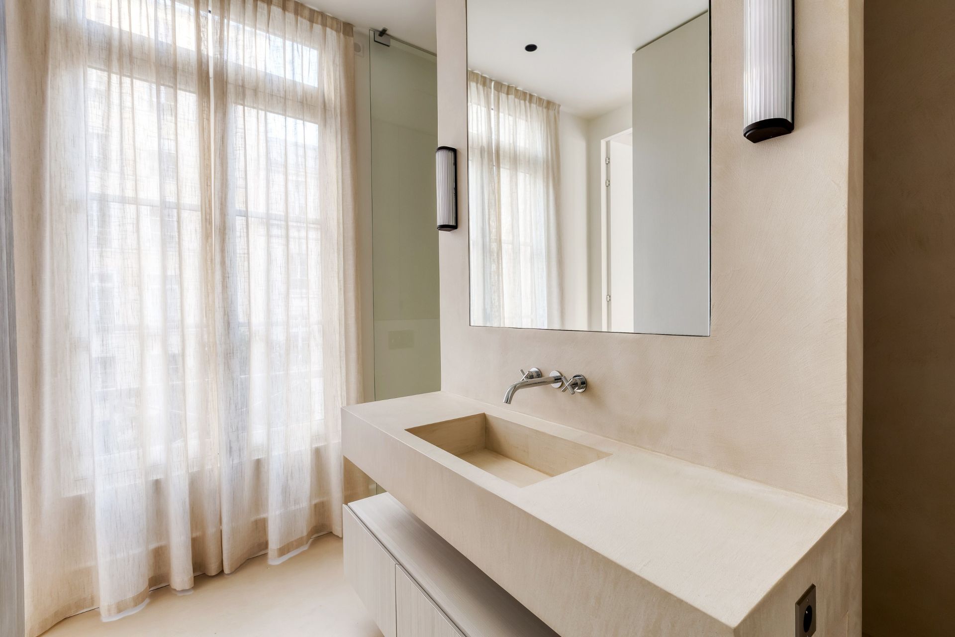 apartment 5 Rooms for sale on PARIS (75007)