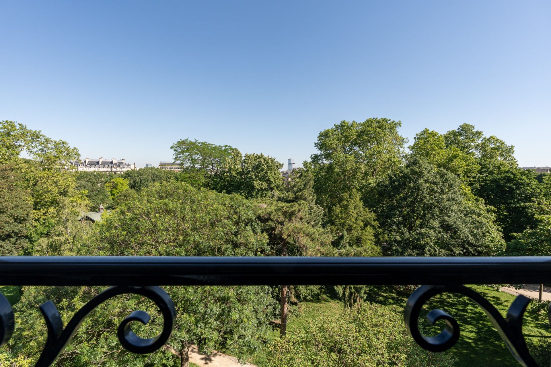 hôtel particulier 20 Pièces en vente sur PARIS (75008)