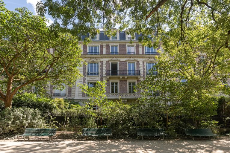 hôtel particulier 20 Pièces en vente sur PARIS (75008)