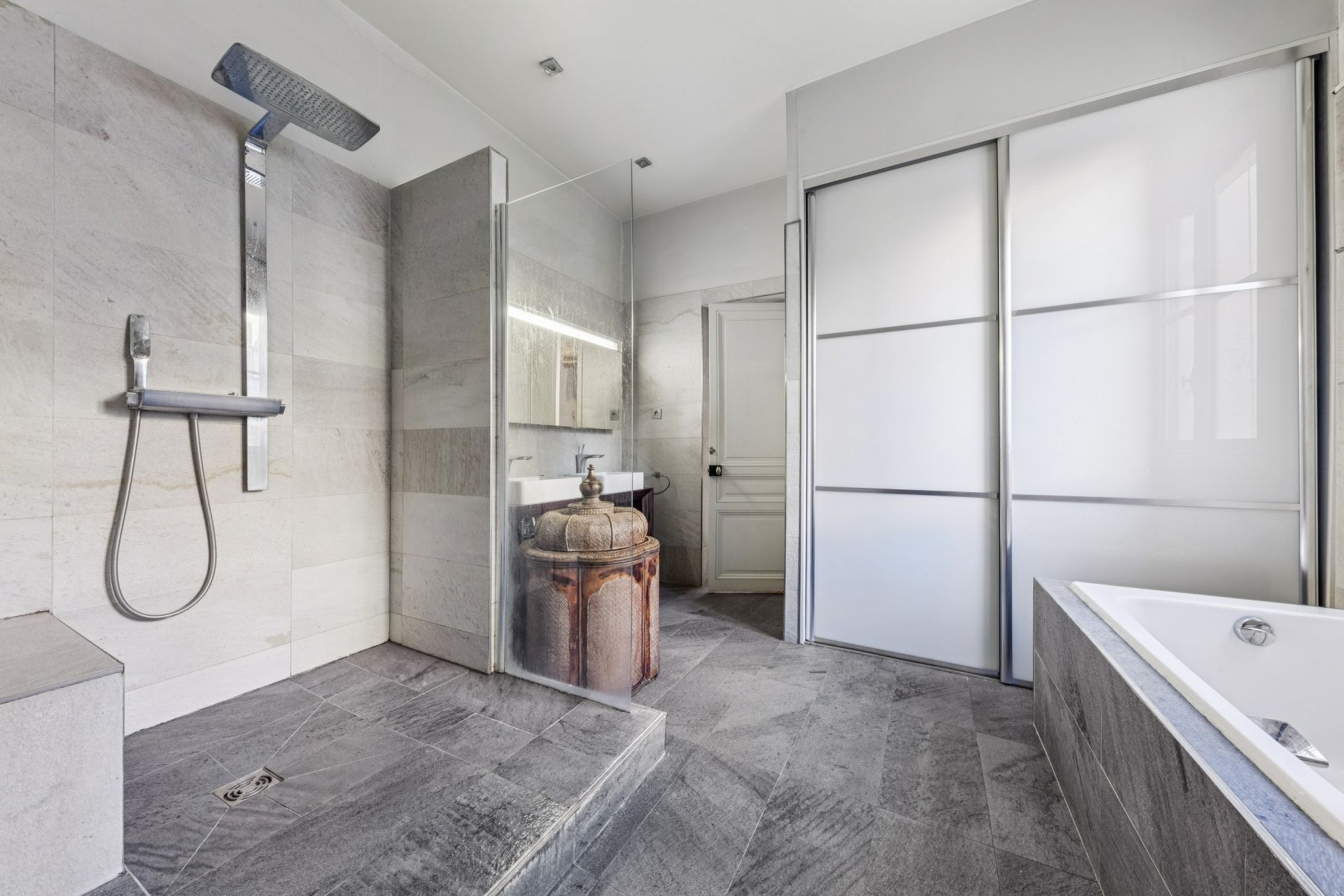 appartement 8 Pièces en vente sur PARIS (75116)