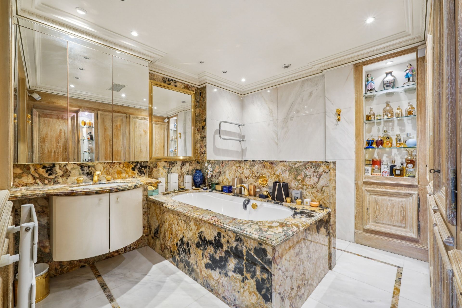 apartment 4 Rooms for rent on PARIS (75007)