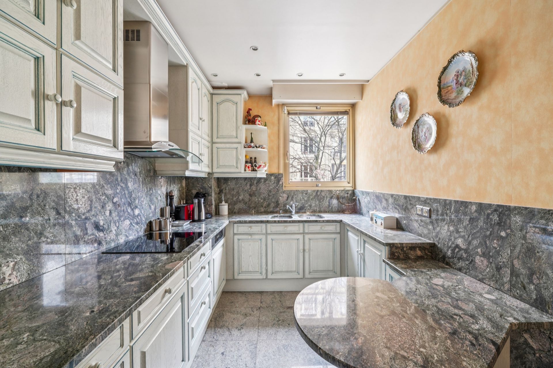 apartment 4 Rooms for rent on PARIS (75007)