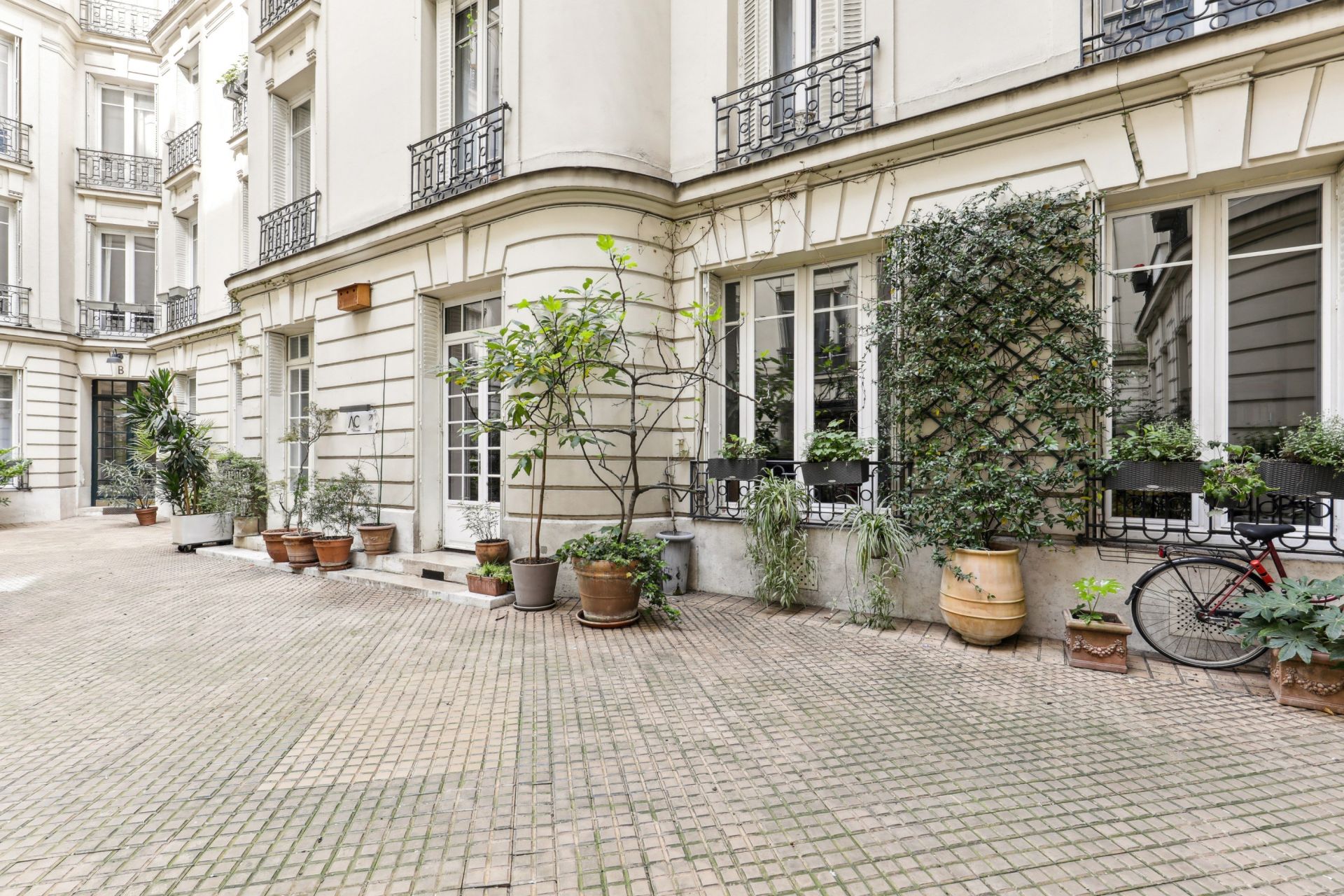 apartment 10 Rooms for sale on PARIS (75009)